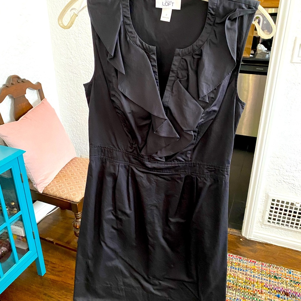 LOFT SLEEVELESS DRESS W FLUTTER
